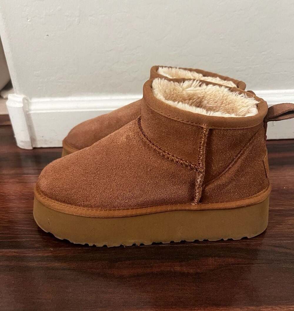 UGG Classic Ultra Mini Platform Boots in Chestnut